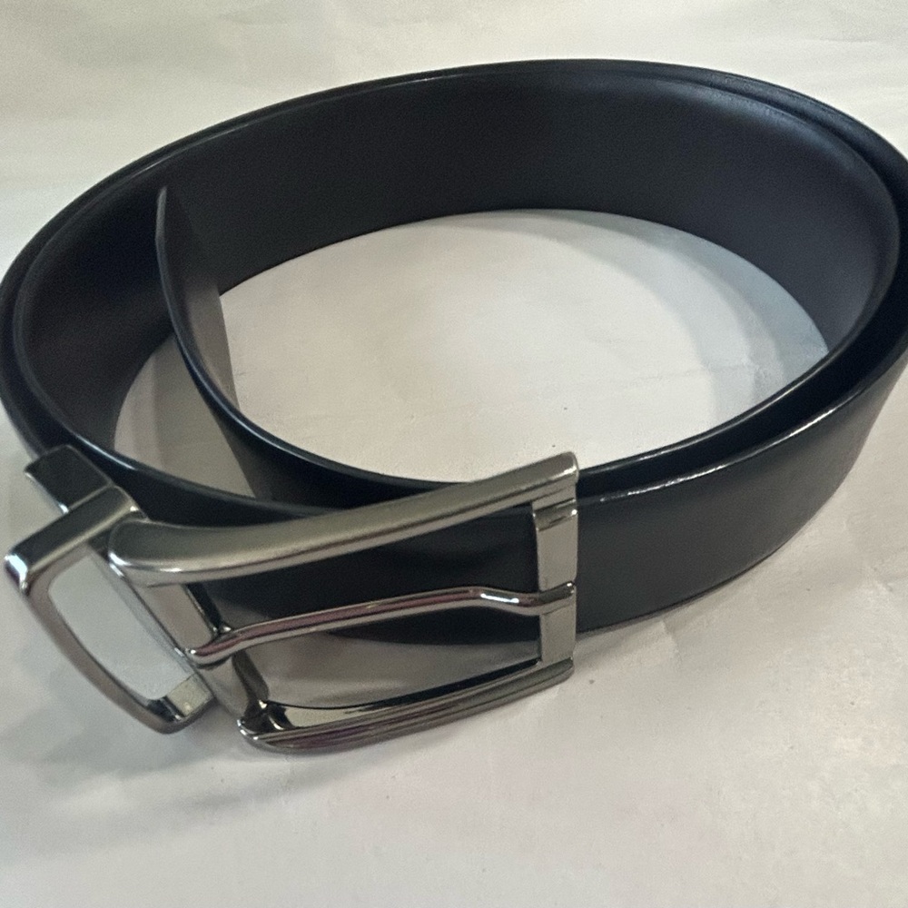 Source Unknown Black Leather Belt with Silver Reversible Buckle